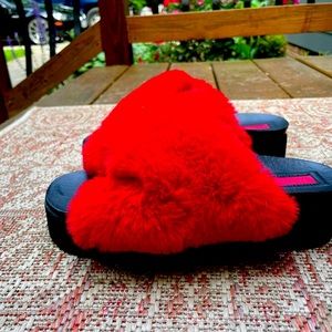 Red fluffy lounge slides - size 7